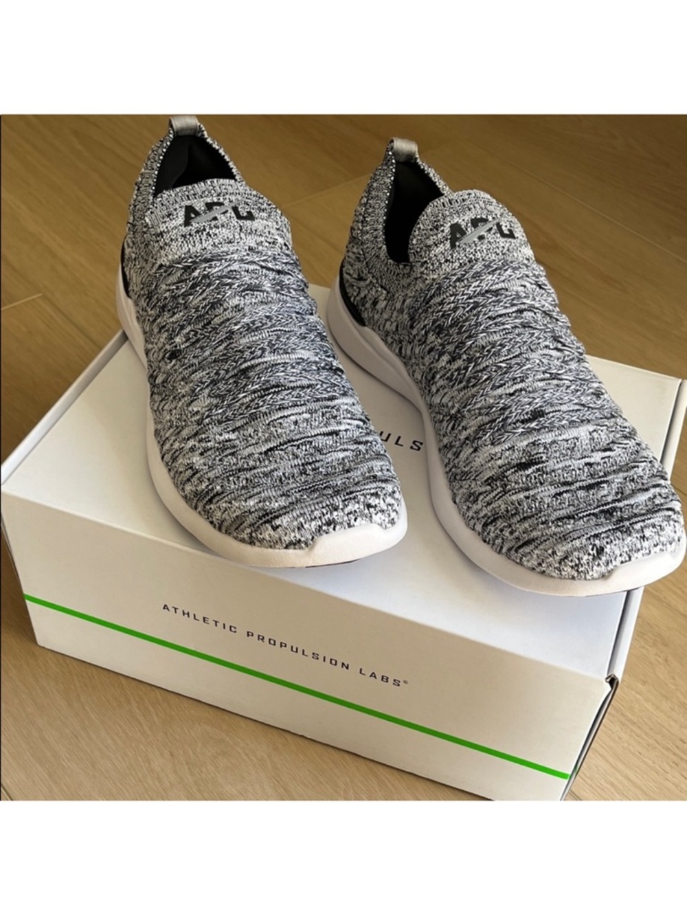 APL Techloom Wave Heather Grey/Black/White Athletic Shoes (7)